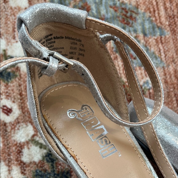 Brash Shimmering Silver Heels - Picture 4 of 4